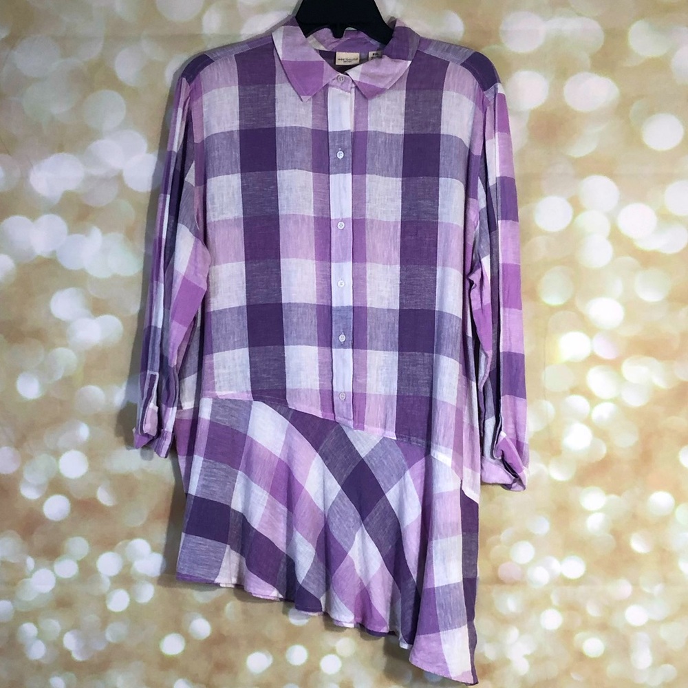 westbound BUTTON-DOWN SHIRT RUFFLE HEM.